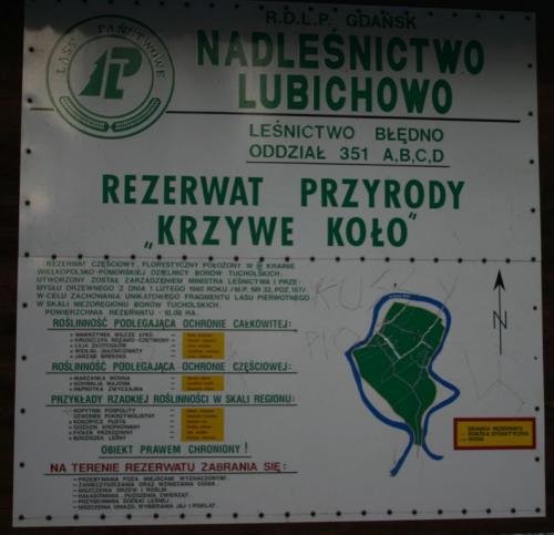 Tablica informacyjna przed wejściem do rezerwatu